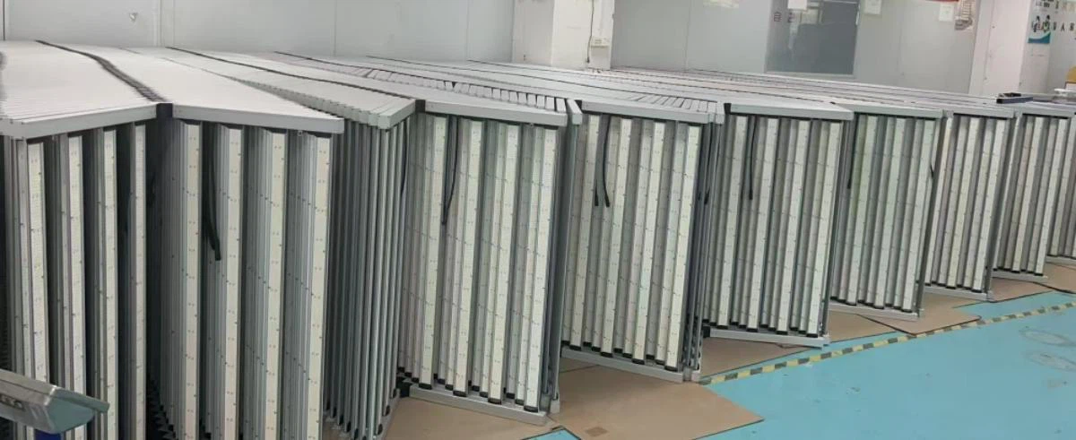 LED foldable grow light.jpg